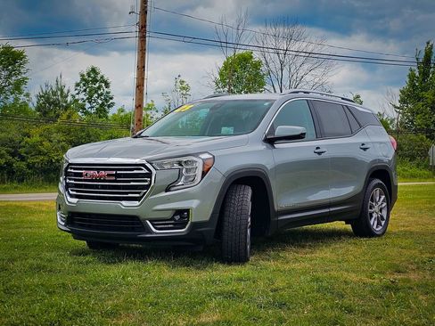 Used 2023 GMC Terrain SLT w/ Tech Package AWD/4WD image 8