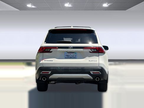 Used 2024 Toyota Grand Highlander AWD Hybrid image 9