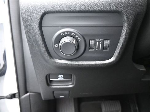 Used 2024 Jeep Grand Cherokee Laredo image 33