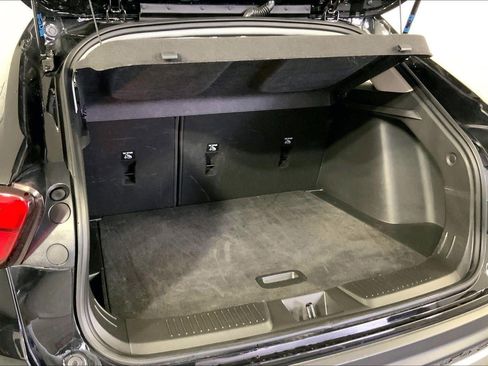 Used 2025 Chevrolet Trax LT w/ LT Convenience Package image 4