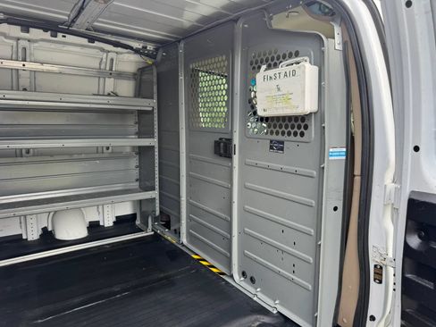 Used 2018 Chevrolet Express 2500 w/ Driver Convenience Package RWD image 16