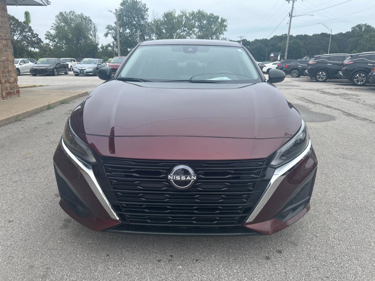 Used 2024 Nissan Altima 2.5 SV FWD image 2
