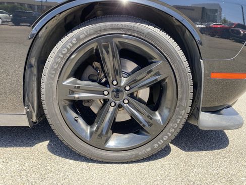 Used 2019 Dodge Challenger R/T w/ Driver Convenience Group RWD image 11