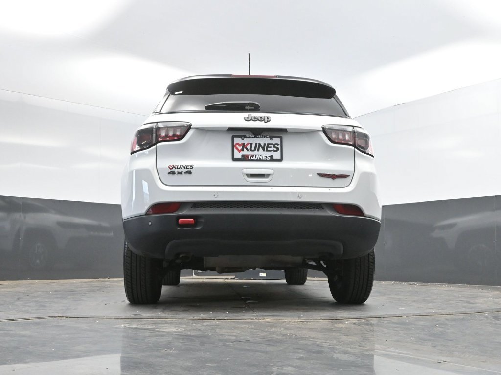 Used 2025 Jeep Compass Trailhawk AWD/4WD image 36