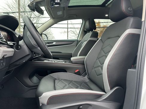 New 2026 Volkswagen Atlas Peak Edition image 3