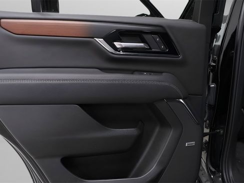 Used 2025 GMC Yukon Denali image 24