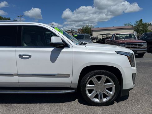 Used 2017 Cadillac Escalade ESV Premium Luxury AWD/4WD image 15