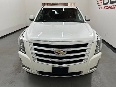 Used 2017 Cadillac Escalade ESV Luxury AWD/4WD image 3