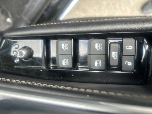 Used 2024 Jeep Wagoneer L Series III w/ Premium Group I AWD/4WD image 18