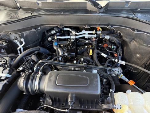Used 2023 Ford Explorer XLT w/ Equipment Group 202A RWD image 13