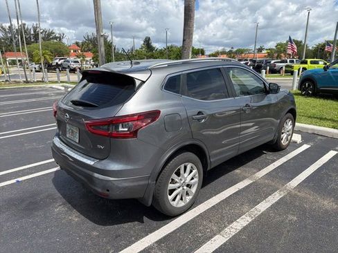 Used 2022 Nissan Rogue Sport SV FWD image 3