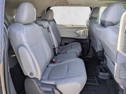Used 2024 Toyota Sienna XLE image 21