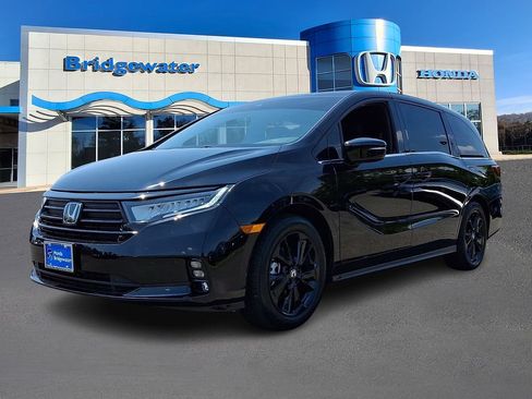 Used 2024 Honda Odyssey Sport image 3