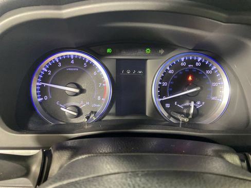 Used 2019 Toyota Highlander SE AWD/4WD image 19