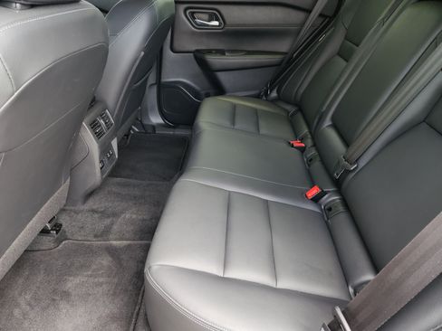 Used 2025 Nissan Rogue SL w/ Tech Package FWD image 32