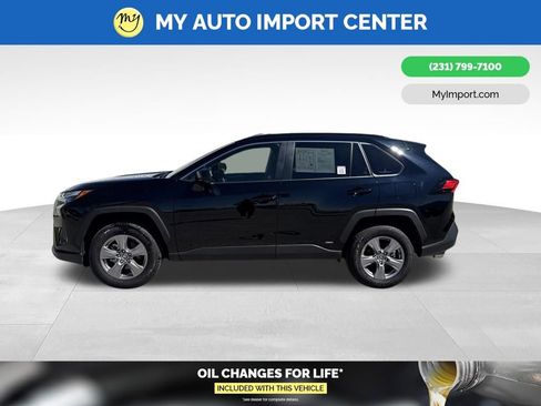 Used 2025 Toyota RAV4 LE AWD/4WD image 4