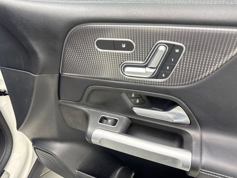 Used 2021 Mercedes-Benz GLB 250 w/ Premium Package image 46