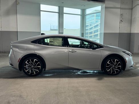 New 2026 Toyota Prius Plug-In Hybrid FWD image 10