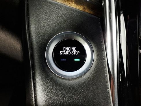 Used 2017 Cadillac Escalade Platinum AWD/4WD image 16