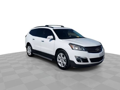 Used 2016 Chevrolet Traverse LT w/ Style and Technology Package image 2