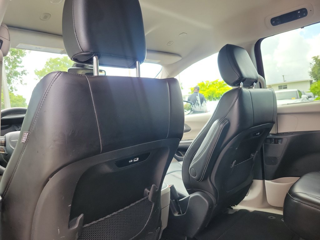 Used 2024 Chrysler Pacifica Touring-L FWD image 16