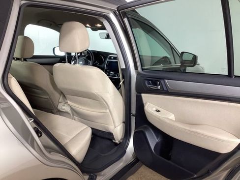Used 2018 Subaru Outback 2.5i Premium AWD/4WD image 23