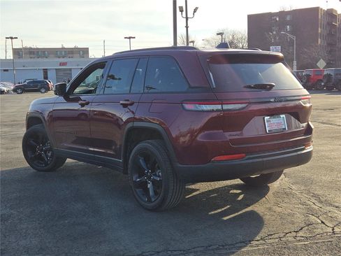 Certified 2024 Jeep Grand Cherokee Altitude image 17