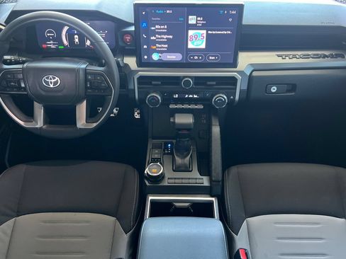 Used 2025 Toyota Tacoma TRD Sport AWD/4WD image 10