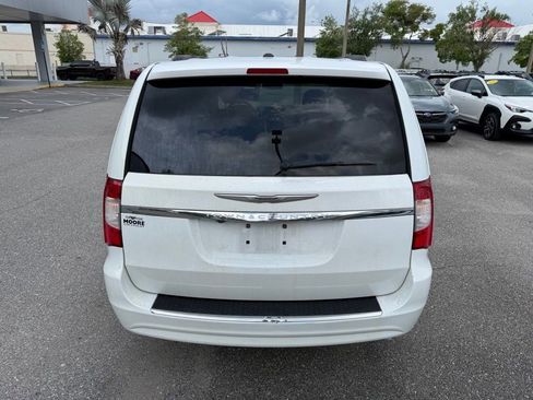 Used 2015 Chrysler Town & Country Touring FWD image 6