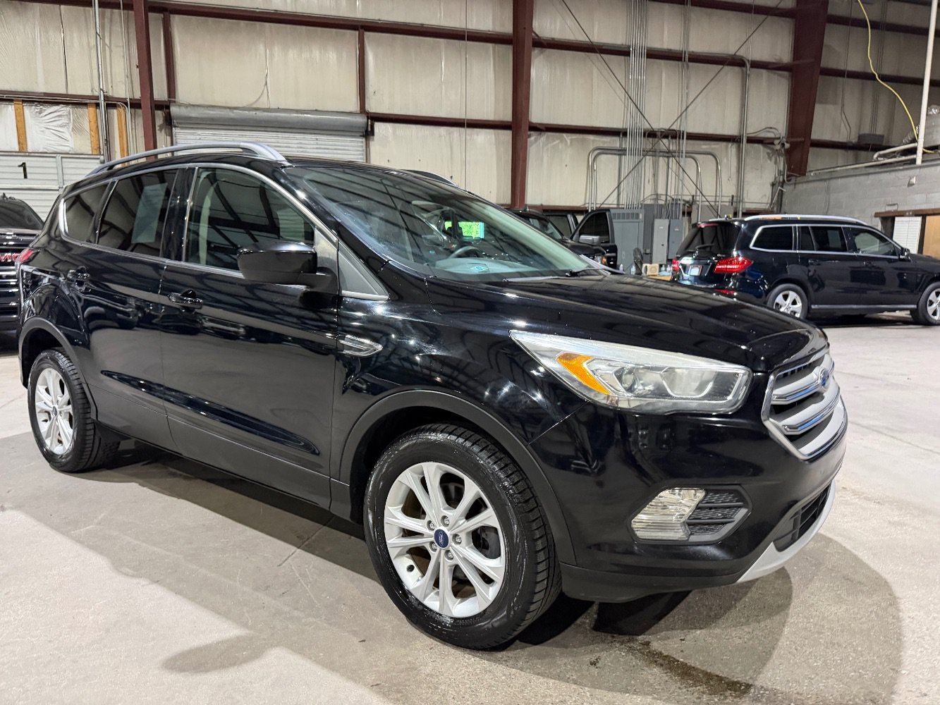 Used 2017 Ford Escape SE w/ Equipment Group 201A FWD image 2