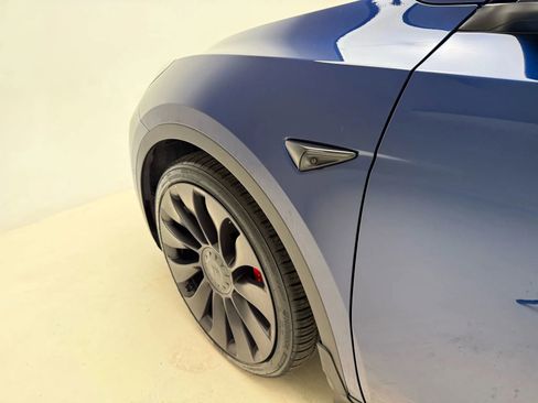 Used 2021 Tesla Model Y Performance image 16