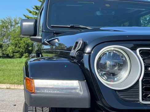 Used 2025 Jeep Wrangler Unlimited Sahara AWD/4WD image 10