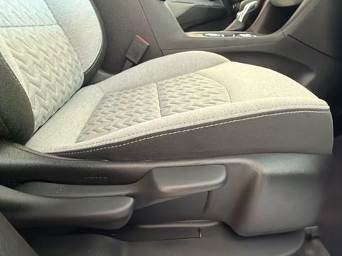 Used 2022 Chevrolet Equinox LT FWD image 26