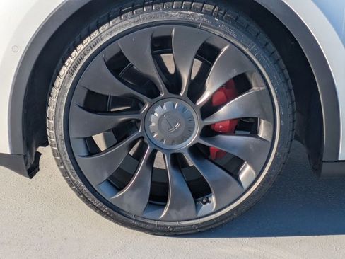 Used 2022 Tesla Model Y Performance image 25