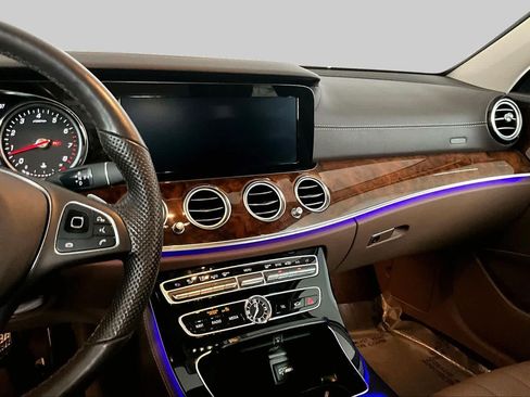 Used 2018 Mercedes-Benz E 400 4MATIC Sedan image 7