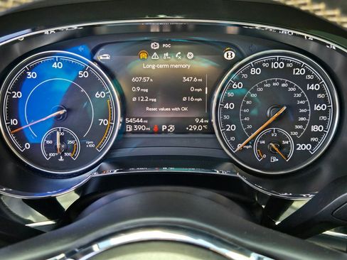 Used 2018 Bentley Bentayga AWD/4WD image 29