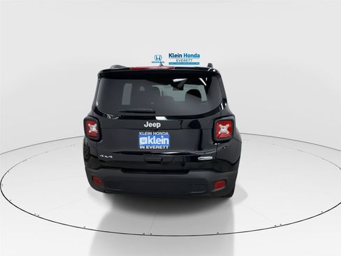 Used 2020 Jeep Renegade Latitude w/ Cold Weather Group AWD/4WD image 9