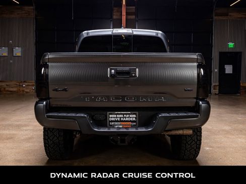 Used 2018 Toyota Tacoma SR5 AWD/4WD image 7