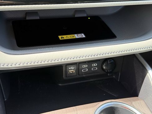 Used 2023 Toyota Highlander Platinum FWD image 33