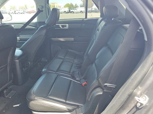 Used 2023 Ford Explorer XLT w/ Equipment Group 202A RWD image 4
