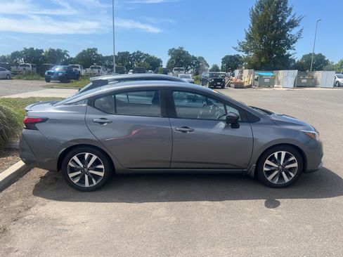 Used 2020 Nissan Versa SR FWD image 5