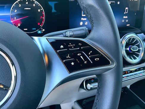 Used 2025 Mercedes-Benz GLA 250 image 24