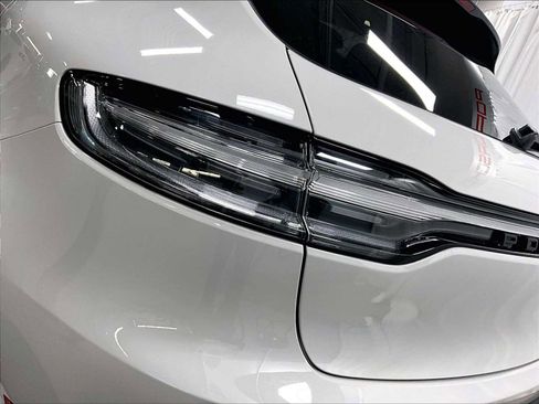 Used 2025 Porsche Macan image 35