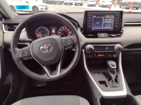 Used 2022 Toyota RAV4 XLE Premium image 25