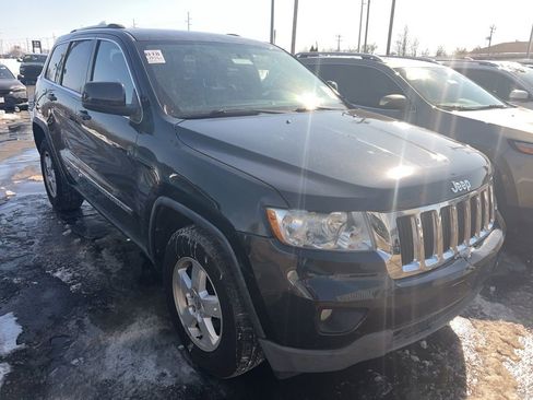 Used 2011 Jeep Grand Cherokee Laredo image 3