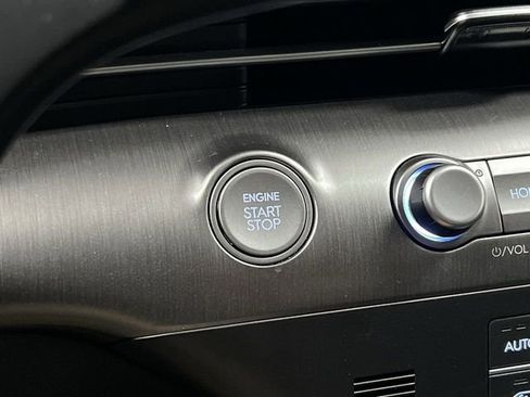 Used 2025 Hyundai Kona SEL image 16