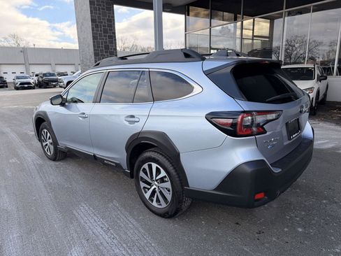 Certified 2025 Subaru Outback Premium image 3