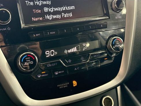 Used 2015 Nissan Murano S image 16