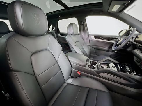 New 2026 Porsche Cayenne AWD/4WD image 30