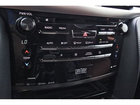 Used 2020 Lexus LX 570 4WD w/ Luxury Package image 23